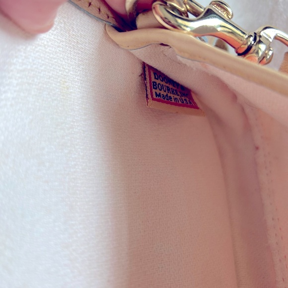 Dooney & Bourke vintage rainbow clutch wristlet in light pink 🌈💗 - Picture 7 of 8